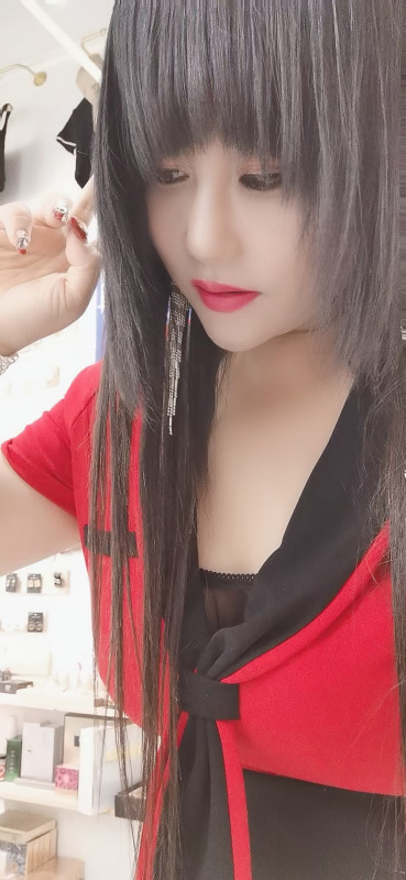 最近很火的小姐姐―重型坦克踩雷